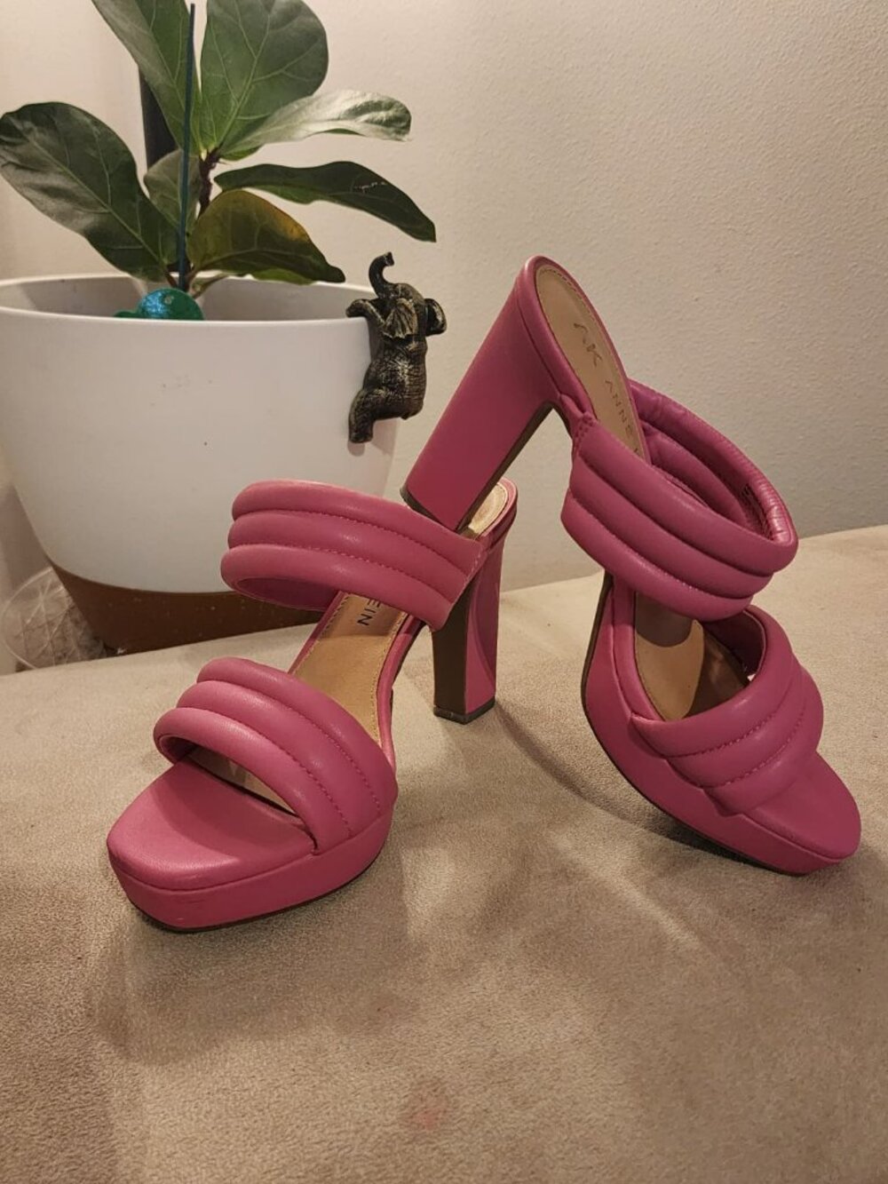 AK Anne Klein Pink Quilted Platform Slide Sandals Sz 9